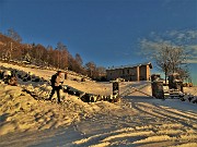 65 Usciti dal bosco alla aperta radura della Stalle Aral belli i colori dell'imminente tramonto